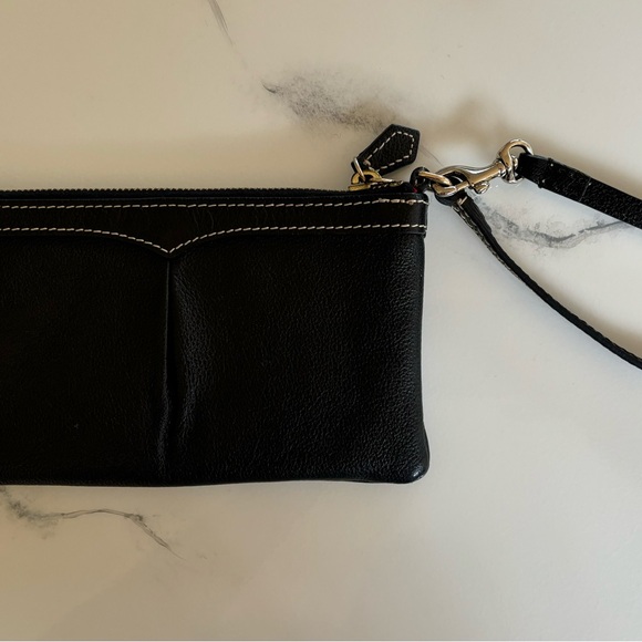Dooney & Bourke Black Calf Leather Convertible Pleated Wristlet  Two Way Strap - Picture 6 of 15